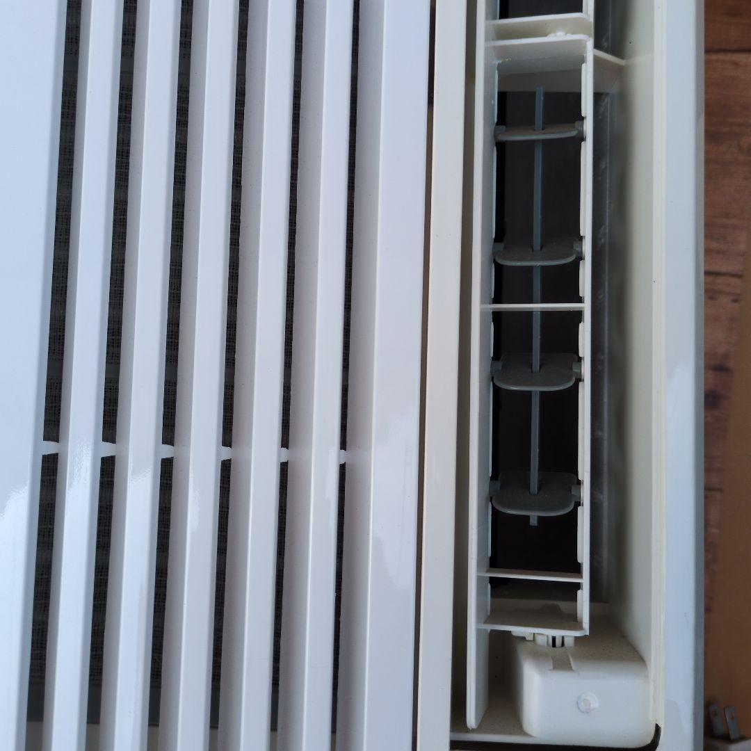 窓用エアコン ホワイト 冷房機能　ウィンド型ルームエアコン。小泉成器。ほぼ未使用