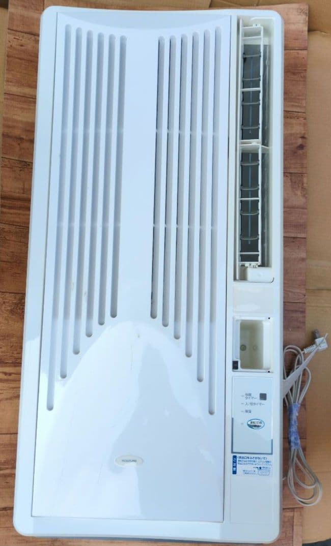 窓用エアコン ホワイト 冷房機能　ウィンド型ルームエアコン。小泉成器。ほぼ未使用