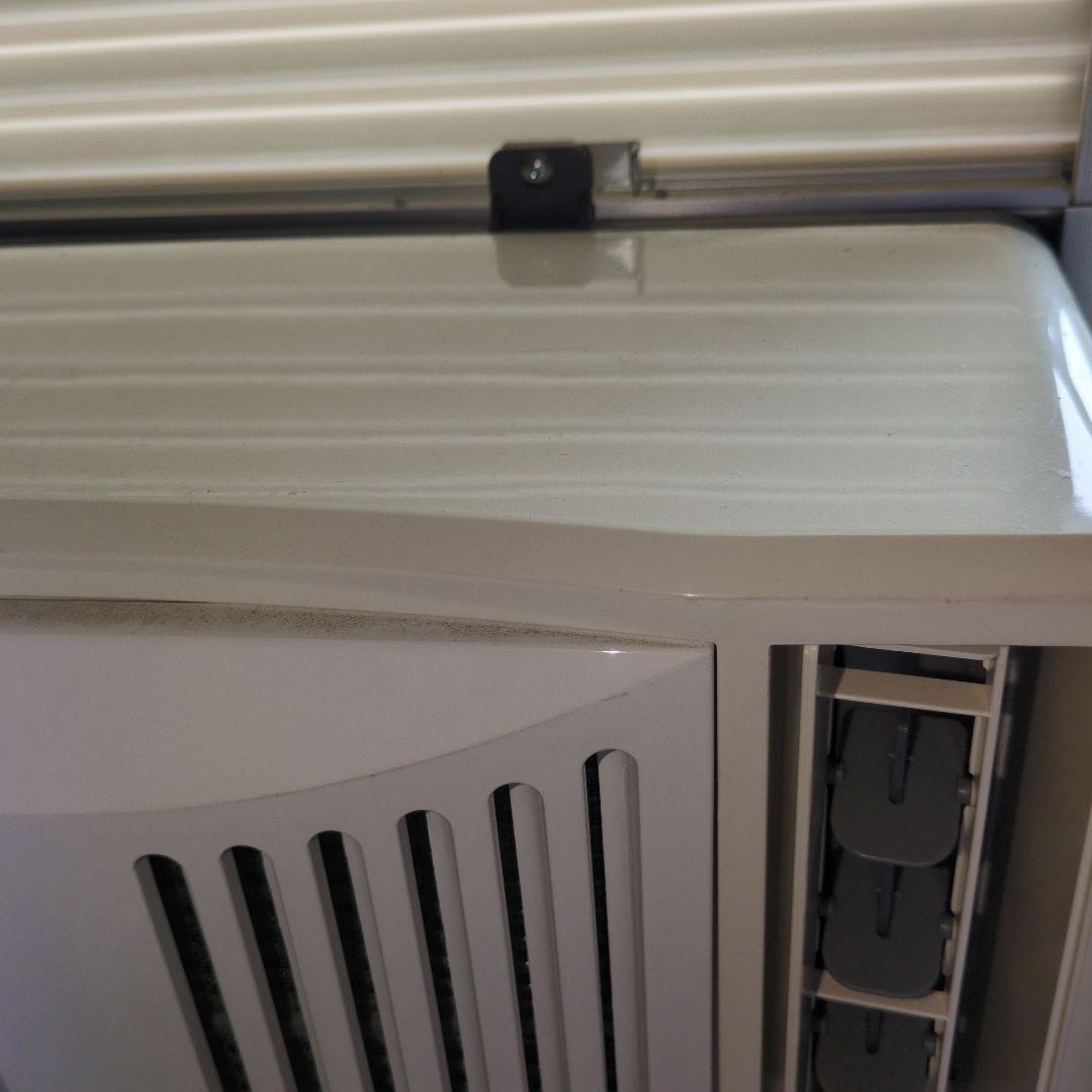 窓用エアコン ホワイト 冷房機能　ウィンド型ルームエアコン。小泉成器。ほぼ未使用