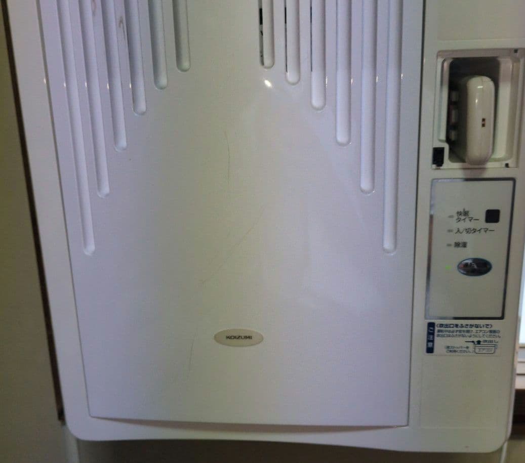 窓用エアコン ホワイト 冷房機能　ウィンド型ルームエアコン。小泉成器。ほぼ未使用