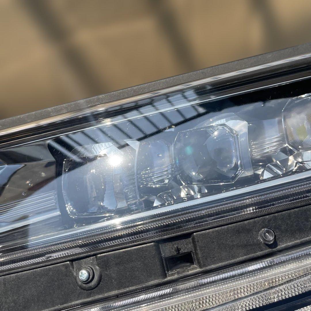 30アルファード左中古ヘッドライト　81185-V2230