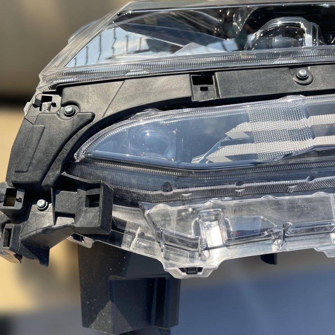 30アルファード左中古ヘッドライト　81185-V2230