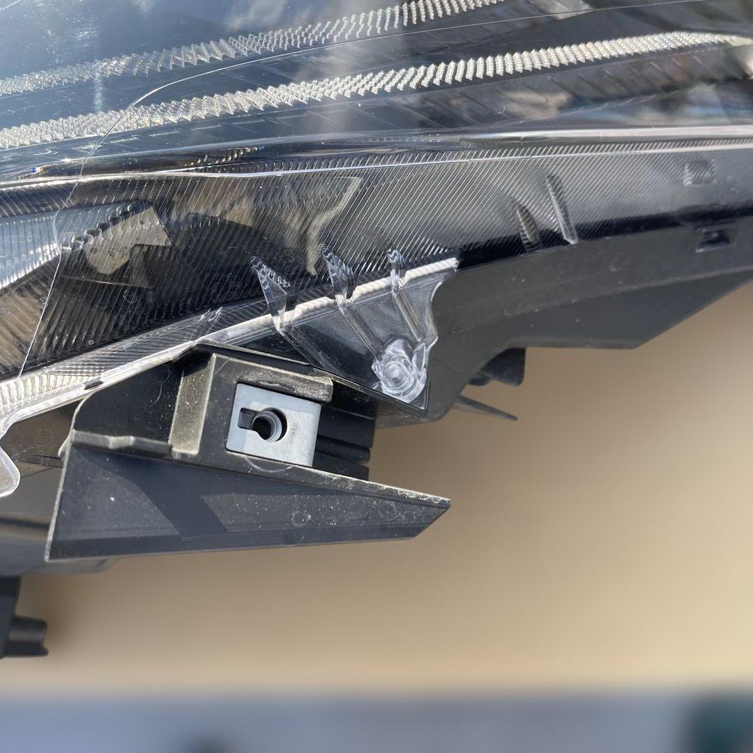 30アルファード左中古ヘッドライト　81185-V2230