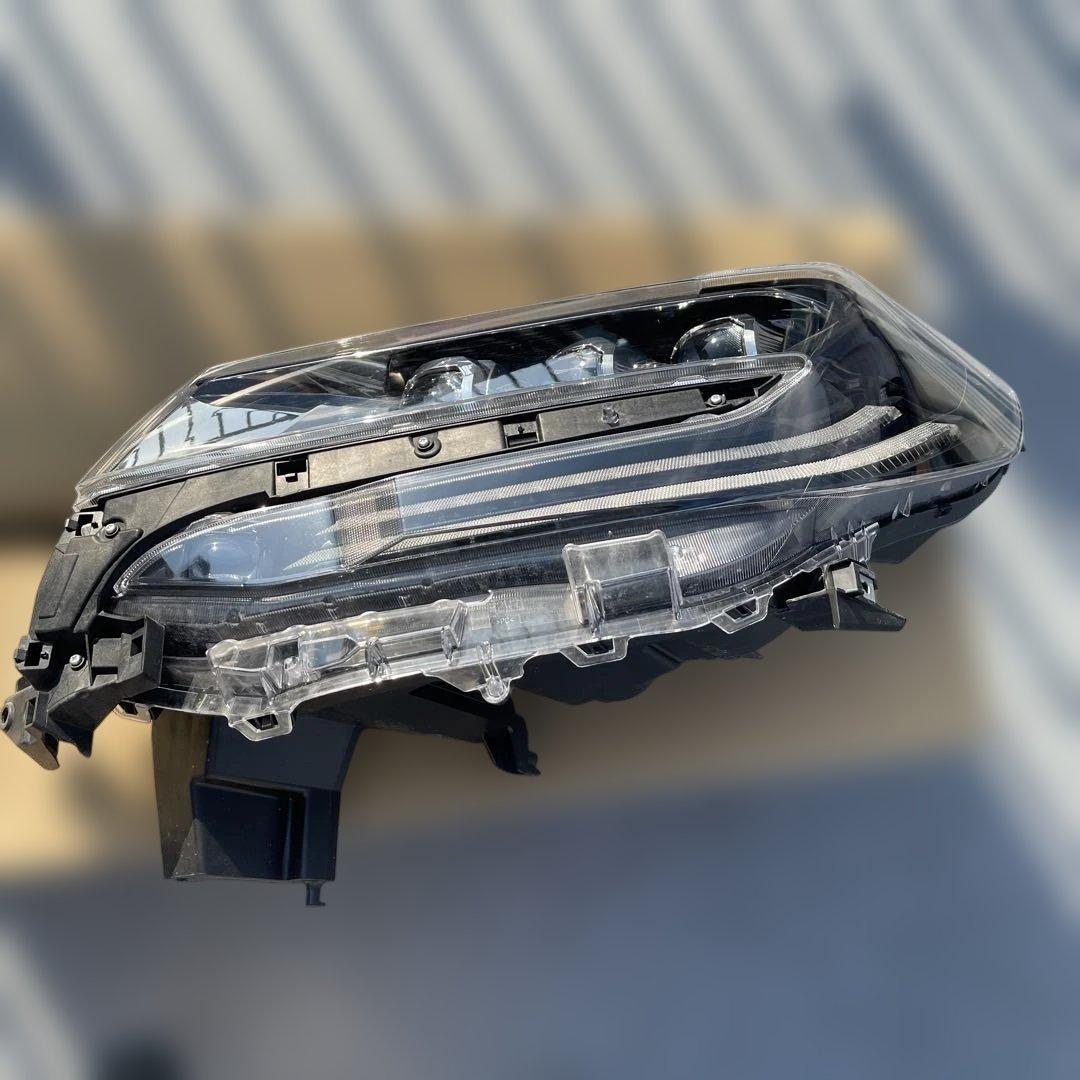 30アルファード左中古ヘッドライト　81185-V2230