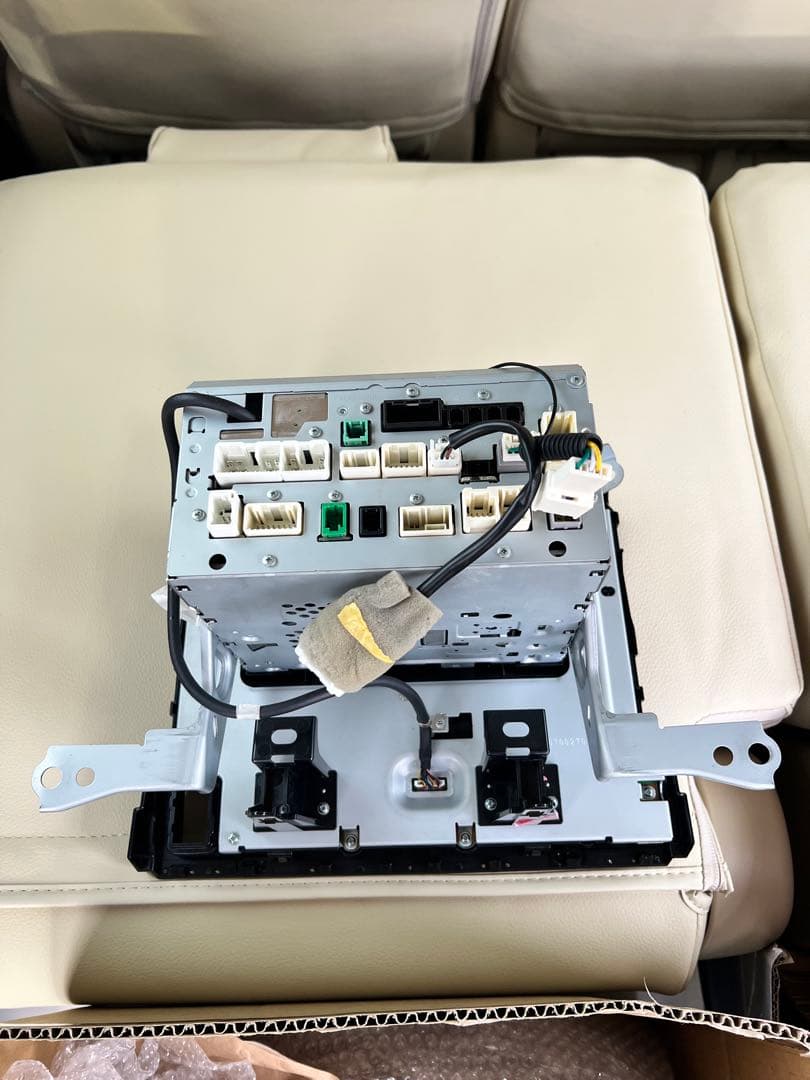 30アルファード/ヴェルファイア 純正ナビ　NSZN-Z66T 取付パネルセット