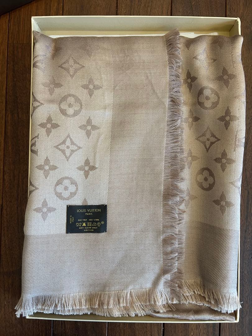 LOUIS VUITTON(ルイヴィトン) 大判ショール　ベージュ