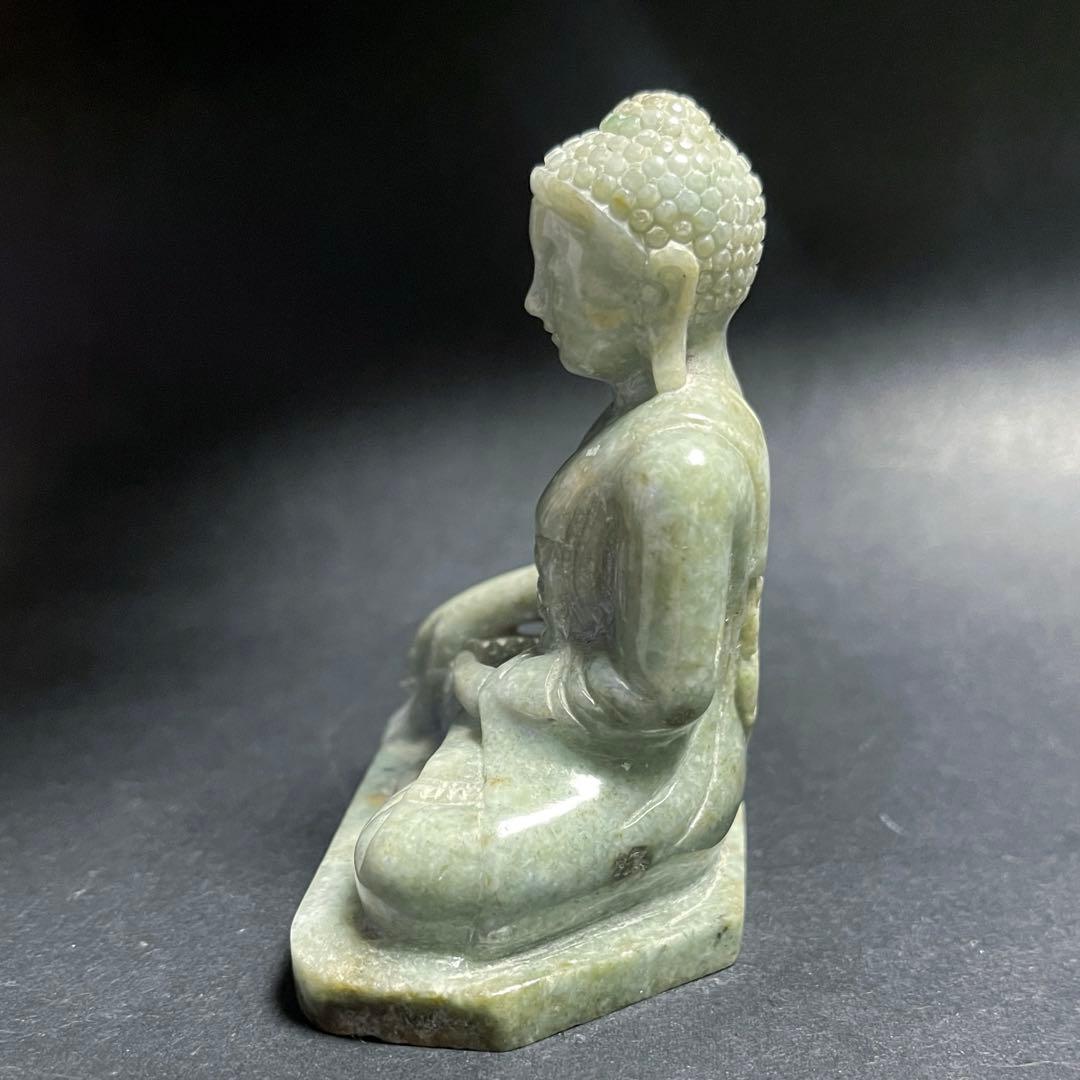 仏像　玉石？翡翠？