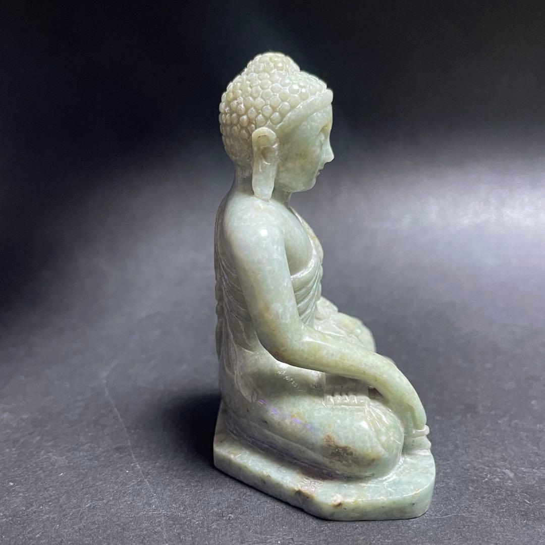 仏像　玉石？翡翠？