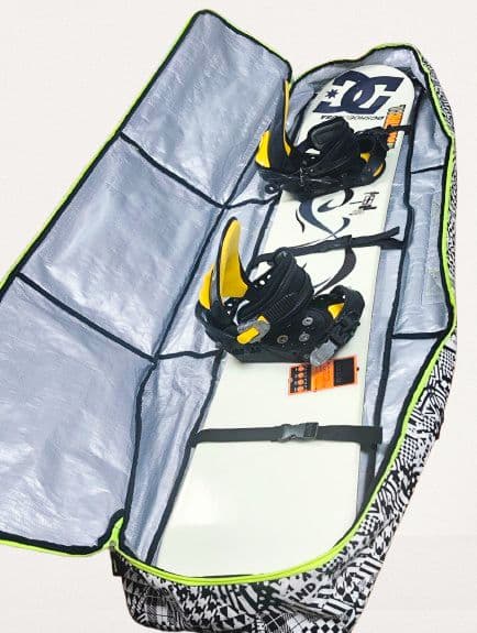 Forum スノーボード 157cm　ビンディング・ケース付きセット