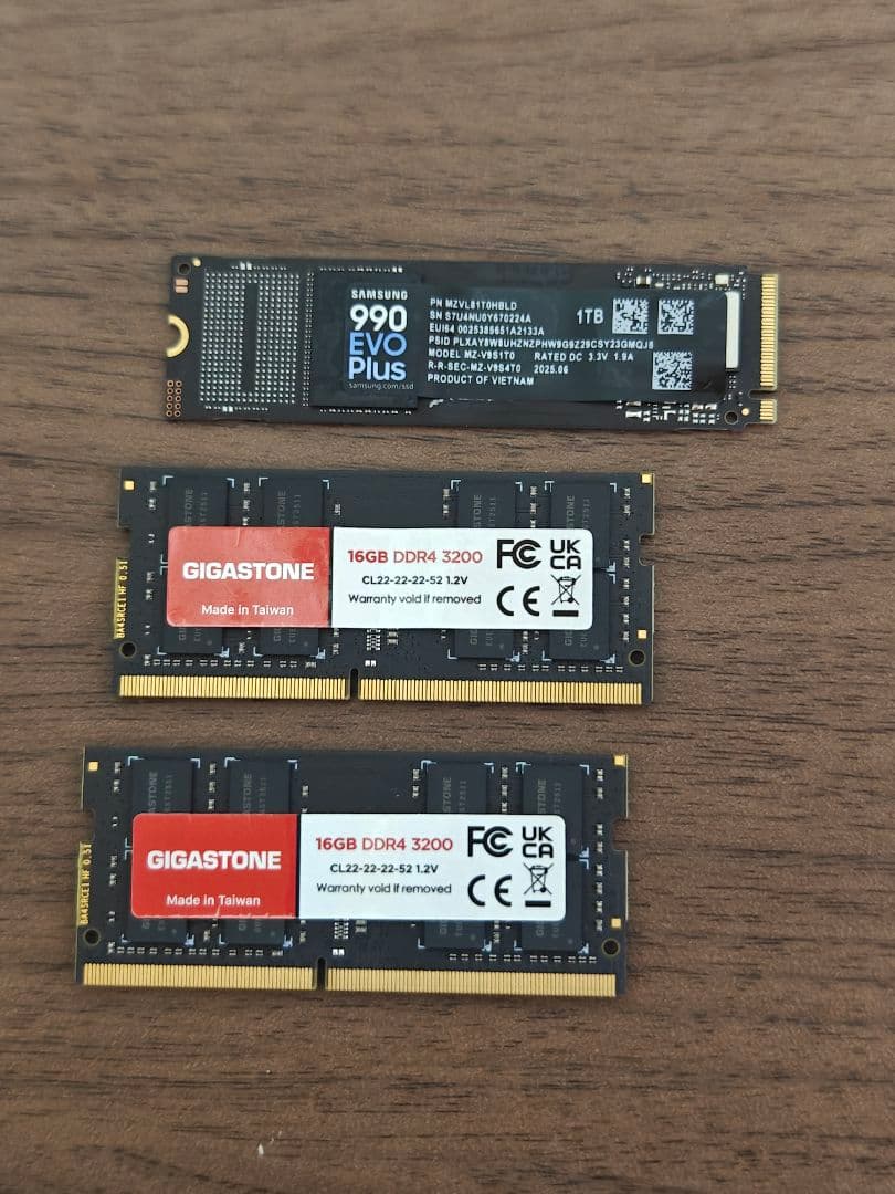 ミニPC　corei7 RADEON 32gbメモリ 1TBSSD