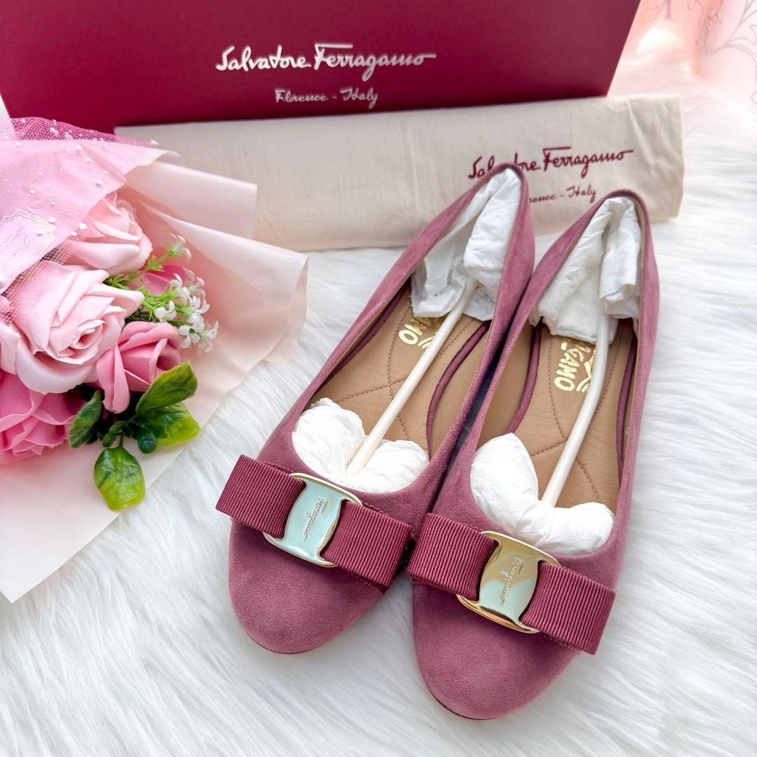 【新品未使用♡最終値下げ】Ferragamo フェラガモ ヴァラリボン スエード