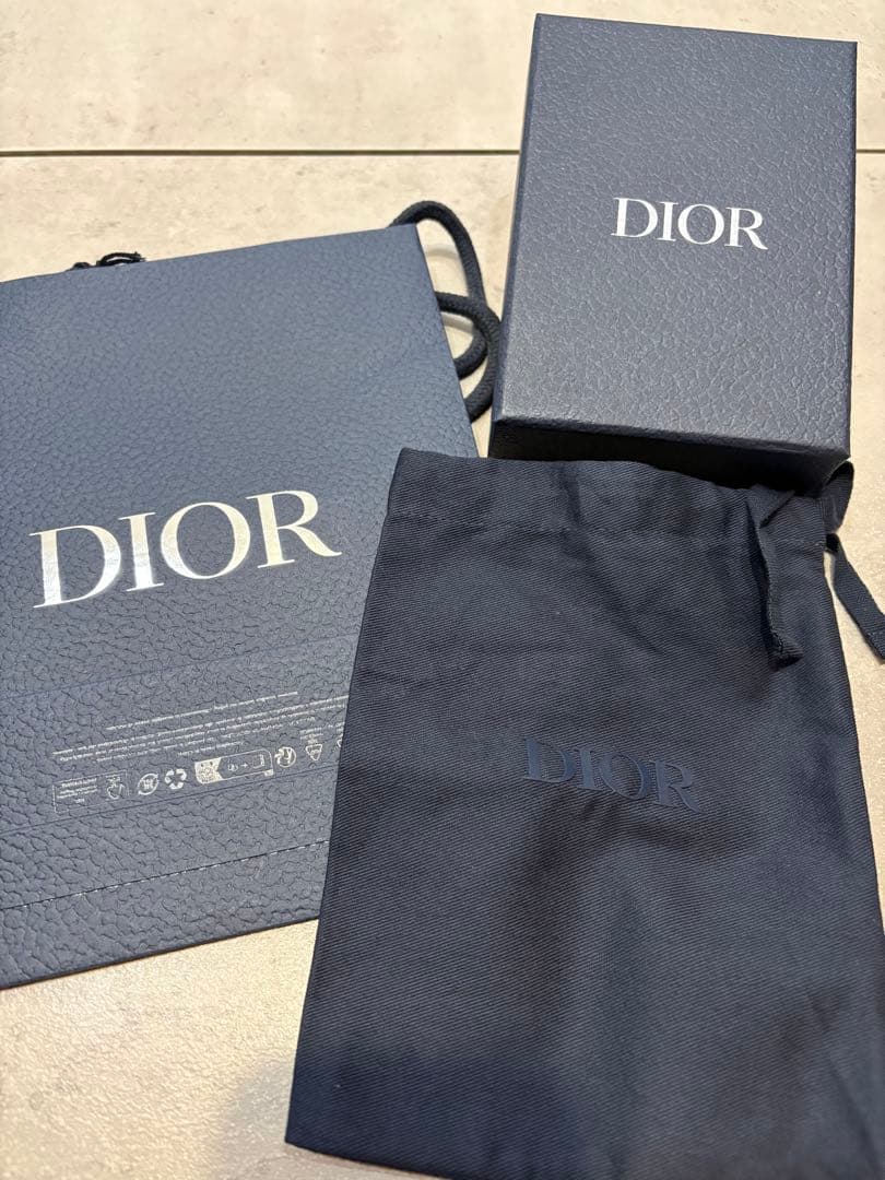 Dior ブラックレザー 二つ折り財布　メンズ