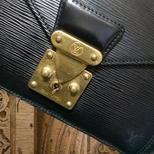 LOUIS VUITTON エピ　セカンドバッグポシェット　セリエ　ドラゴンヌ