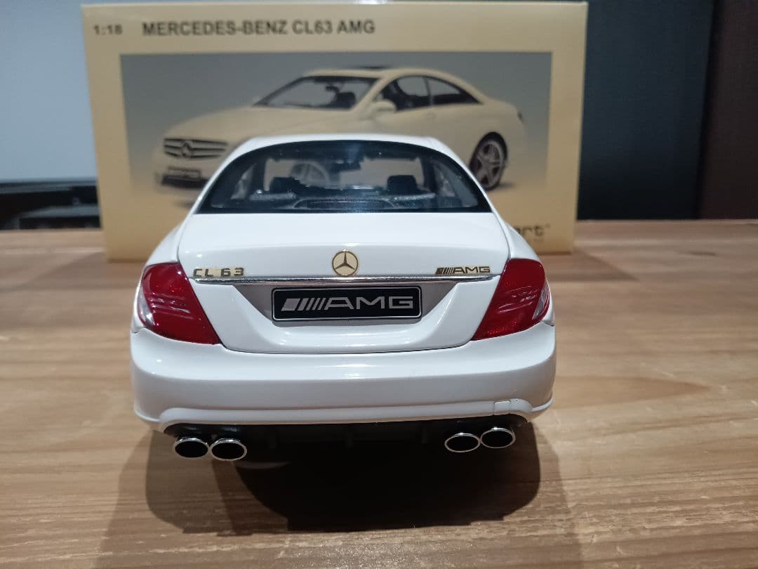 ゆうたん　1/18　メルセデスベンツ　CL63 AMGミニカー　ホワイト