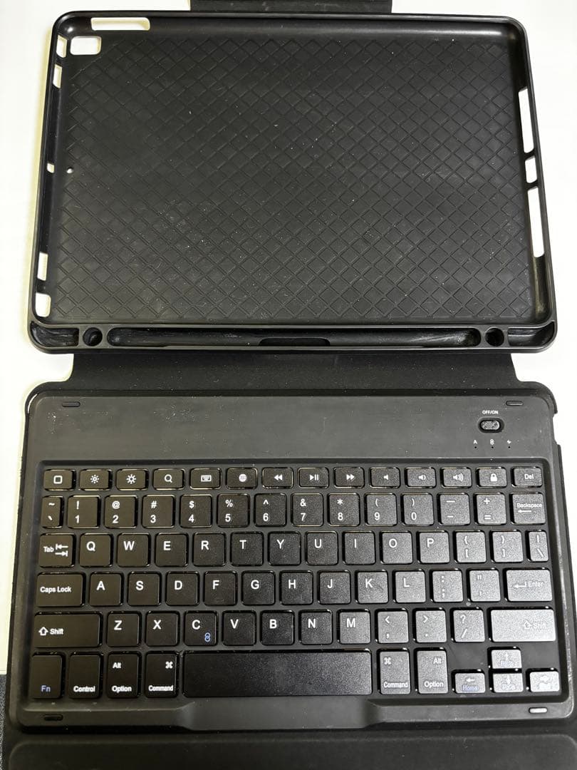 iPad(第8世代)128GB WiFi +キーボード+Apple Pencil