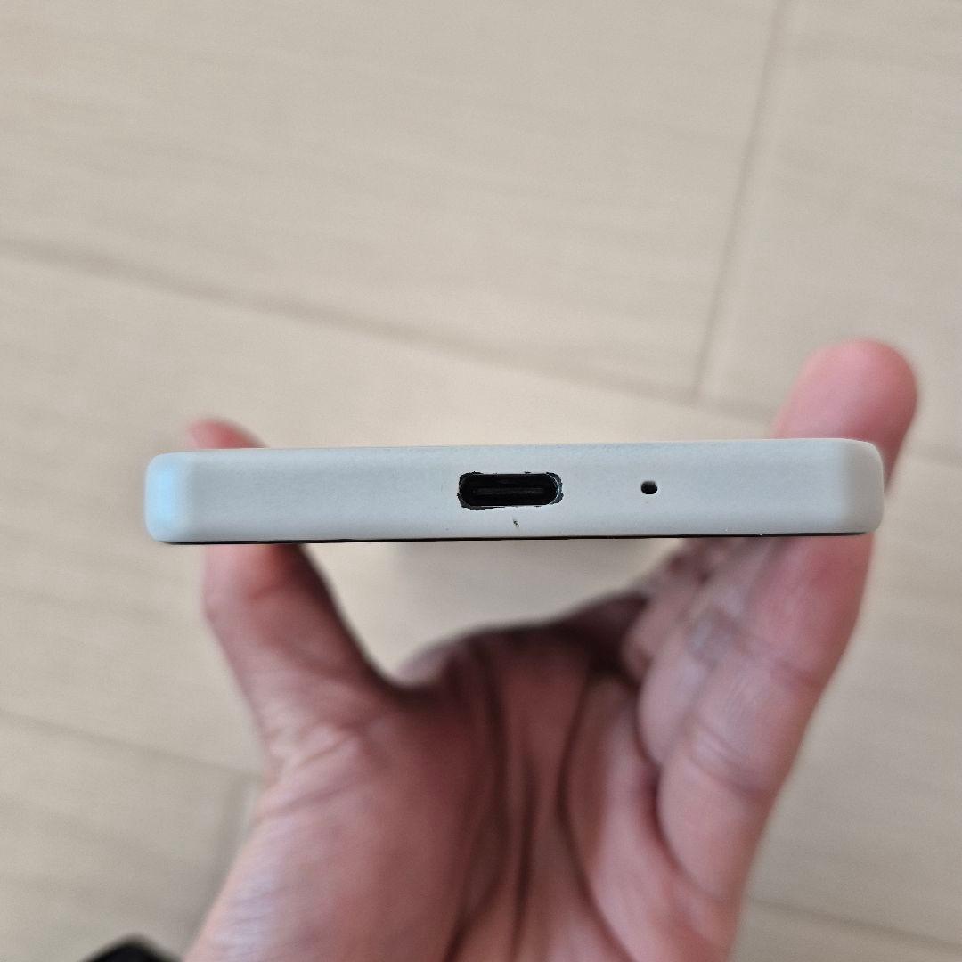 ​美品 Xperia 10 IV ホワイト 128GB SOG07 SIMフリー