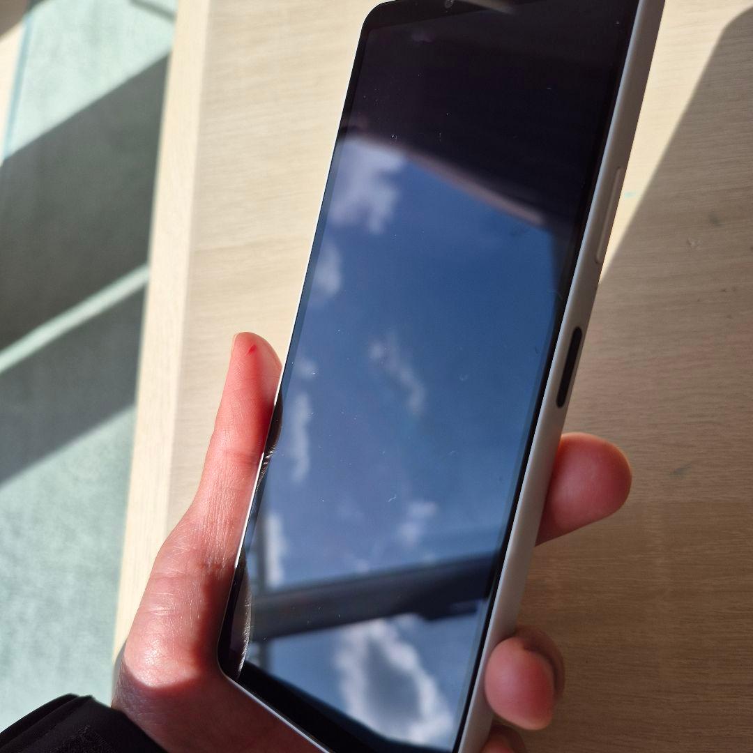 ​美品 Xperia 10 IV ホワイト 128GB SOG07 SIMフリー