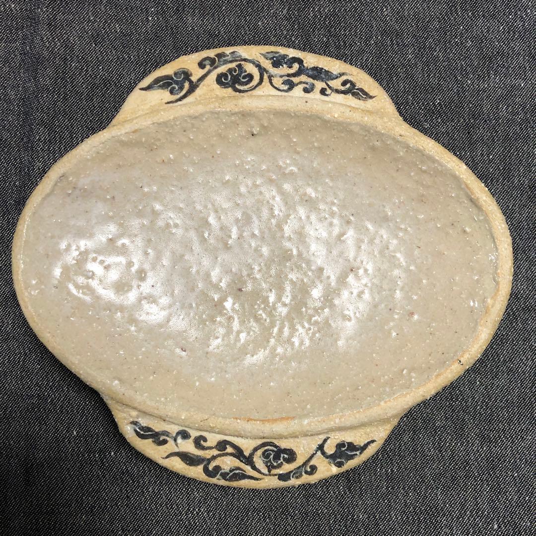 松本郁美さん　灰陶加彩耳付き皿 大