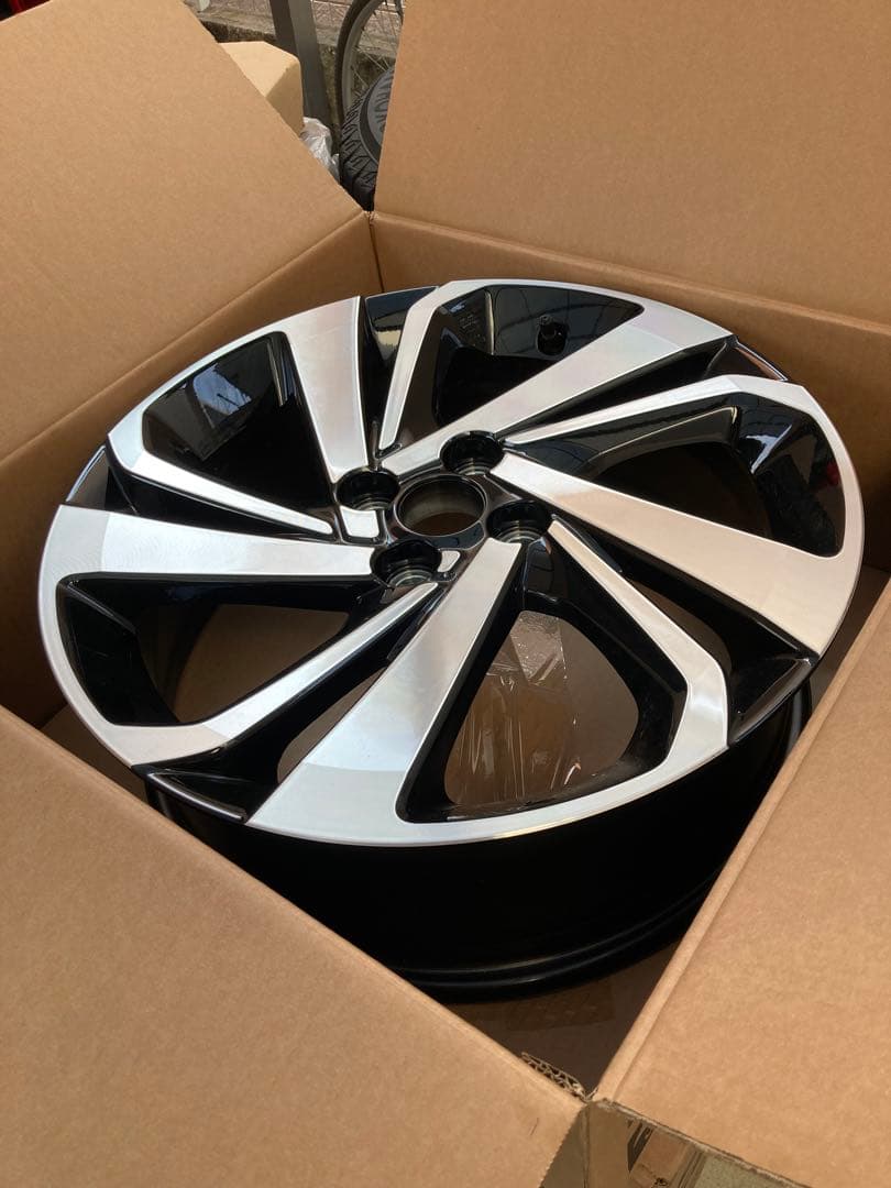 トヨタ　ライズZグレード　ガソリン車 17インチ ホイール