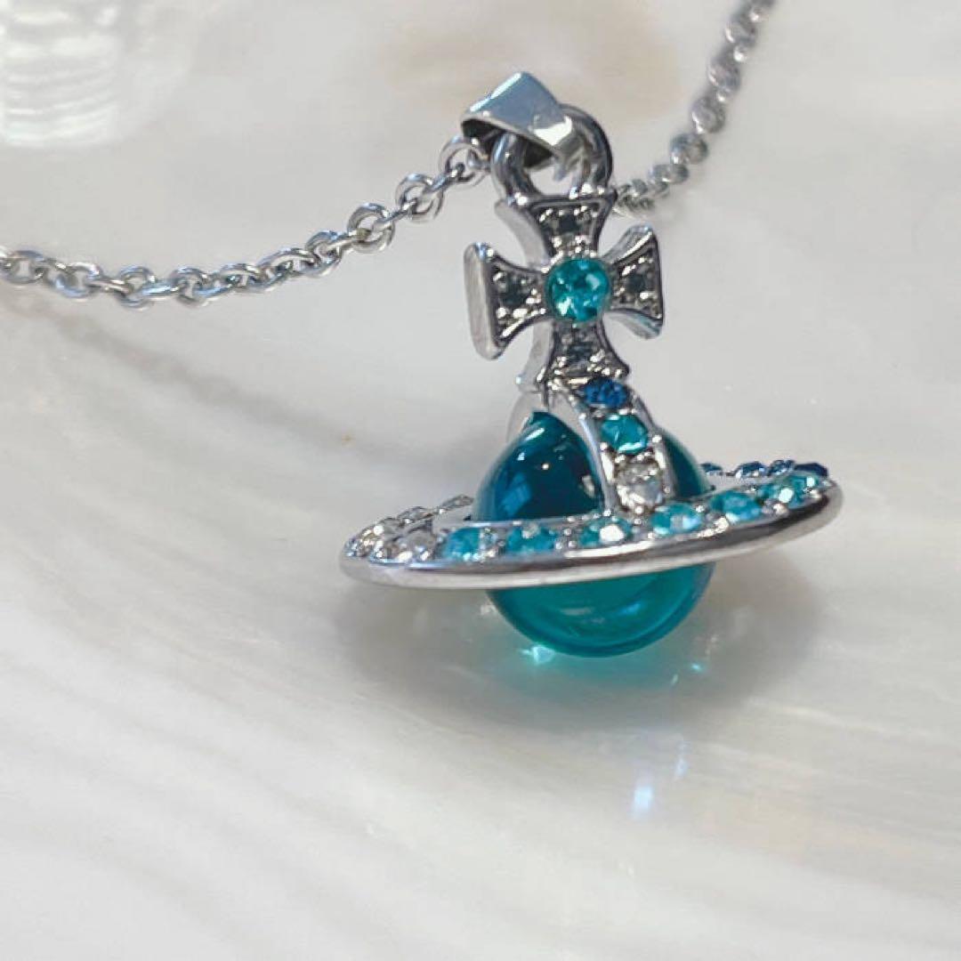 Vivienne Westwoodスモールオーブネックレス（ブルー系）