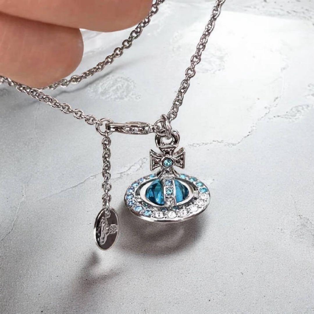 Vivienne Westwoodスモールオーブネックレス（ブルー系）