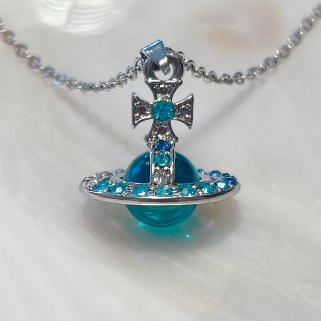 Vivienne Westwoodスモールオーブネックレス（ブルー系）