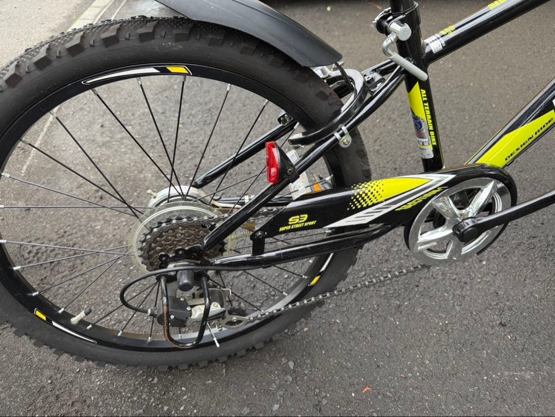 ジュニアスポーツ自転車 黒と黄色 前面バスケット付き22インチ札幌引き渡し