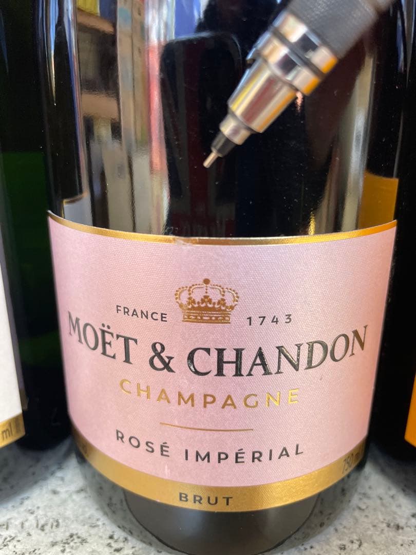 エレナです。シャンパンセット Moët & Chandon, Veuve