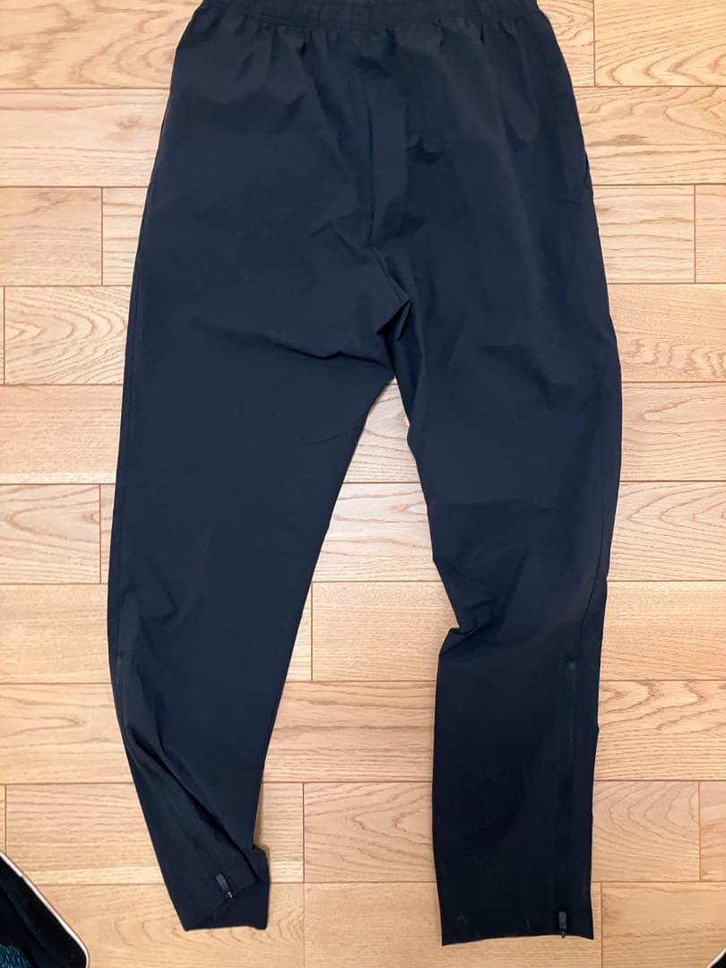 アシックス　ウインドブレーカー上下