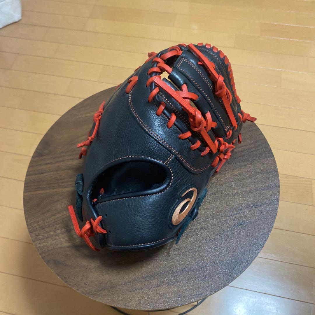 アシックスとアンダーアーマー グローブセット