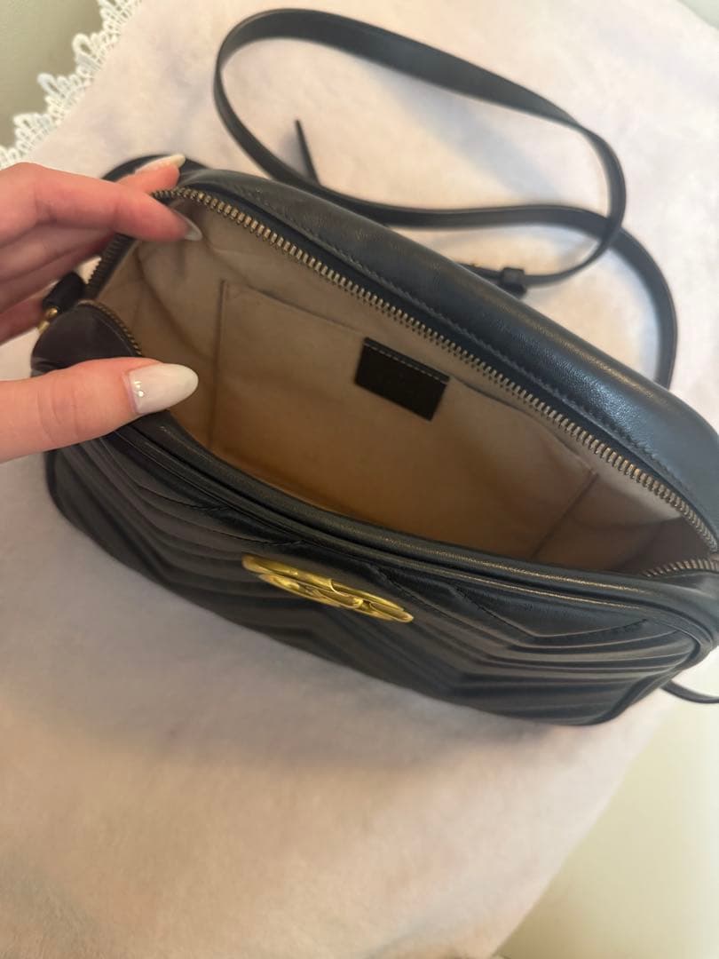 GUCCI ブラック GGロゴ ショルダーバッグ