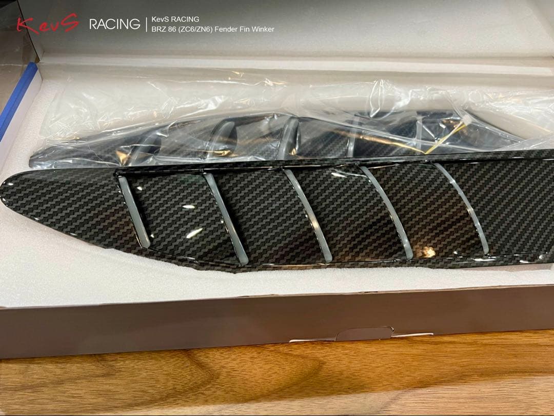 「KevS RACING」 BRZ 86 フェンダーフィン 流れるウィンカー