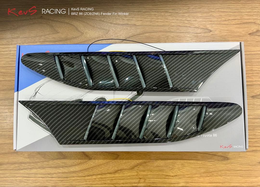 「KevS RACING」 BRZ 86 フェンダーフィン 流れるウィンカー