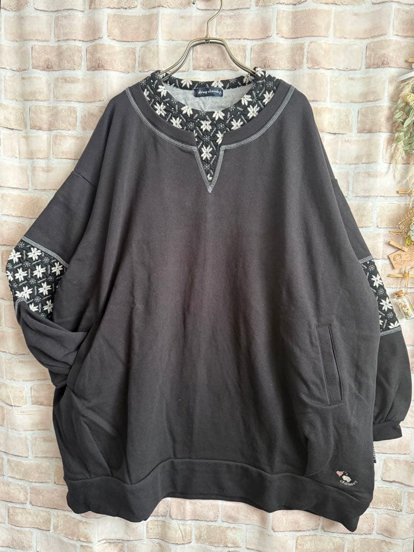 ドラッグストアーズ★刺繍インナーレイヤード風チュニック丈トレーナー★ブラック