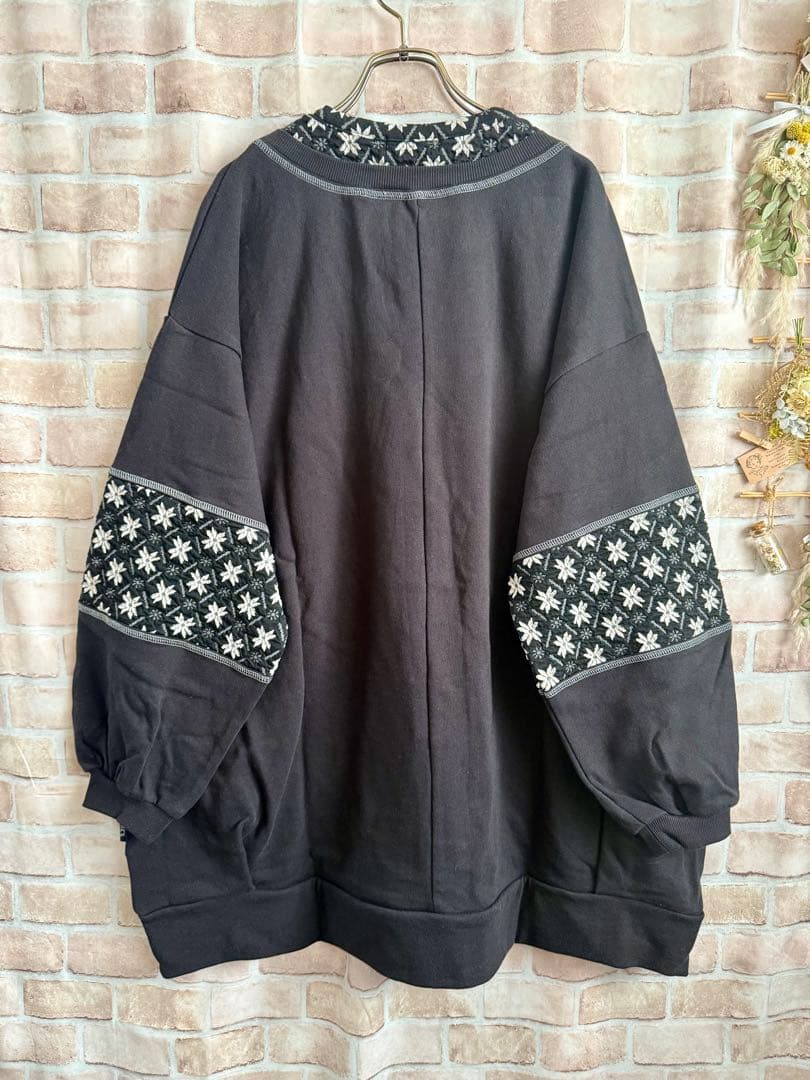 ドラッグストアーズ★刺繍インナーレイヤード風チュニック丈トレーナー★ブラック