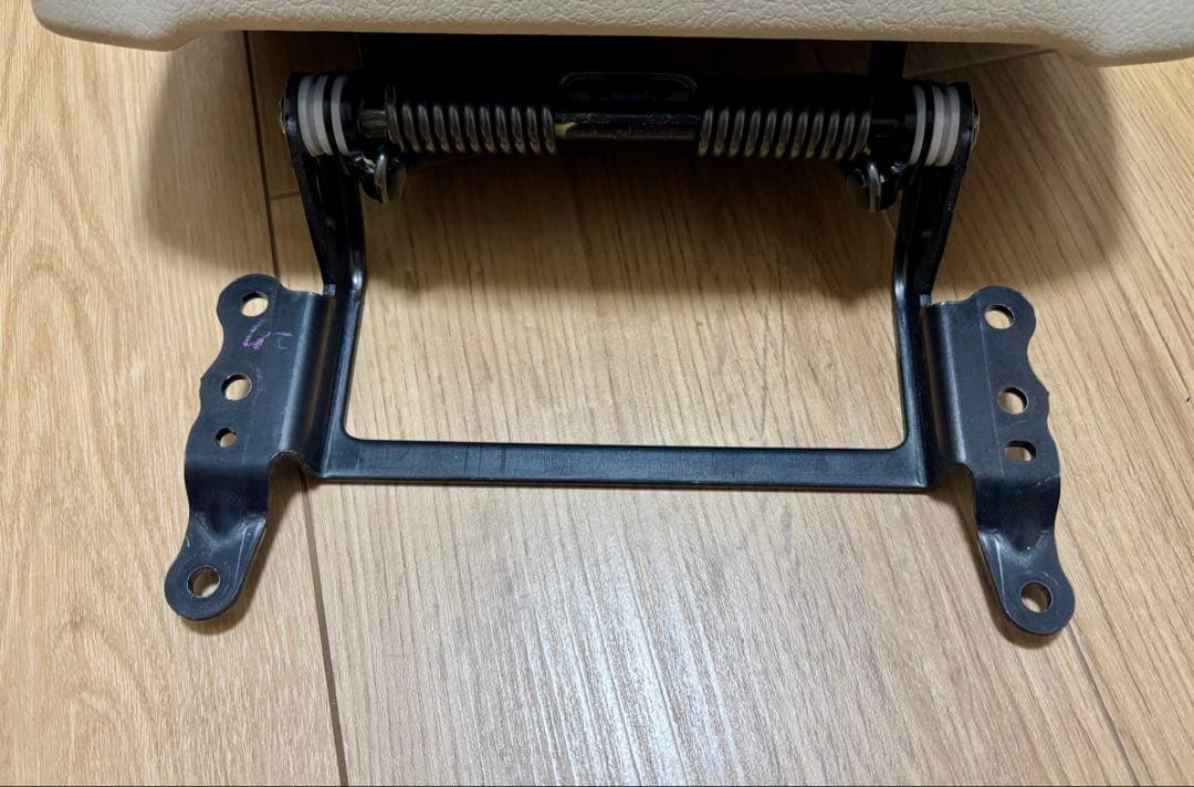 新品　150系ランドクルーザープラド　コンソールアームレスト（ベージュ内装）