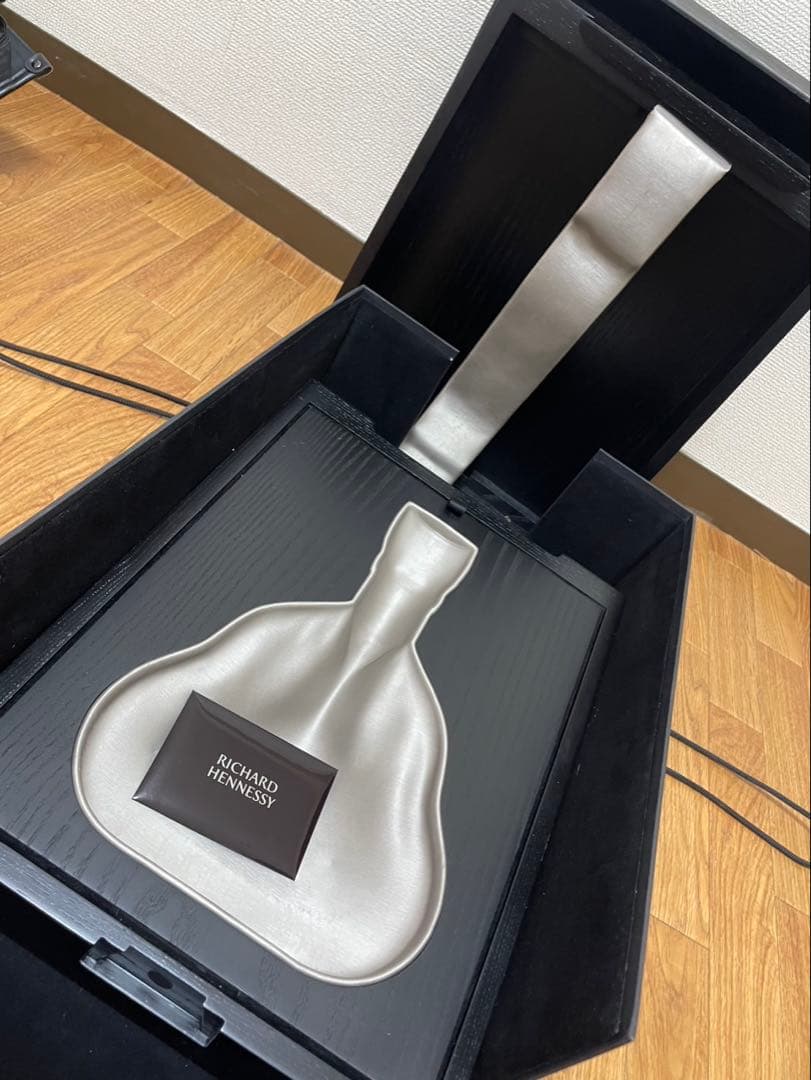 RICHARD HENNESSY 木製ボックス