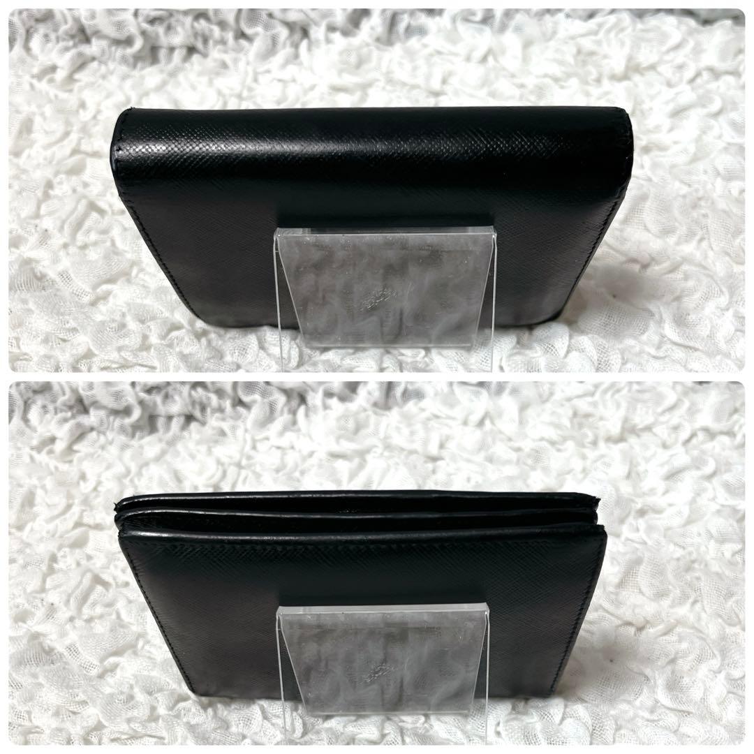 PRADA ブラック 二つ折り財布　サフィアーノレザー　黒　三角　トライアングル