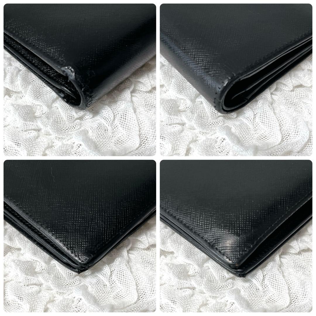 PRADA ブラック 二つ折り財布　サフィアーノレザー　黒　三角　トライアングル