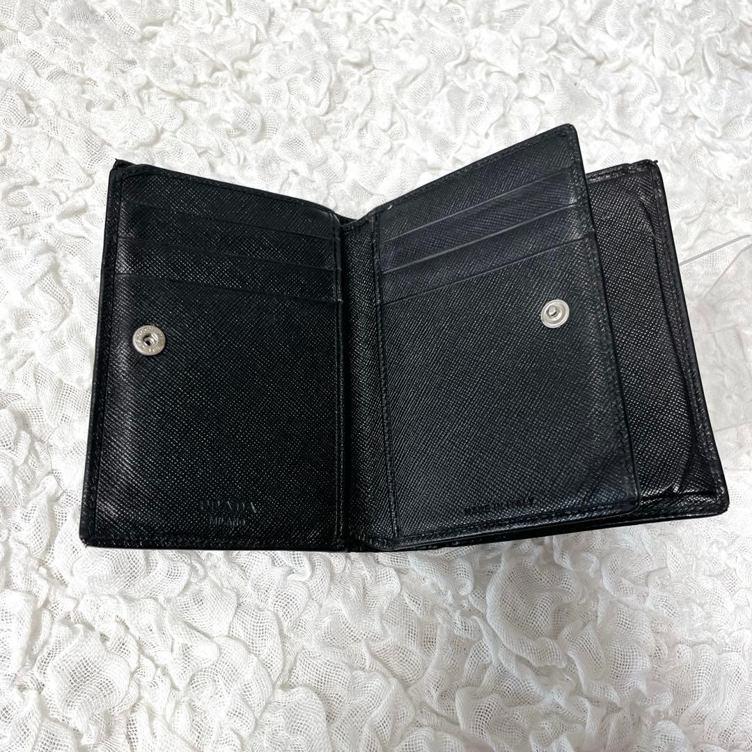PRADA ブラック 二つ折り財布　サフィアーノレザー　黒　三角　トライアングル
