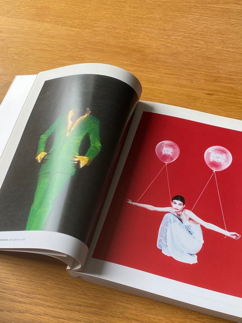 「Hussein Chalayan」作品集　フセイン・チャラヤン