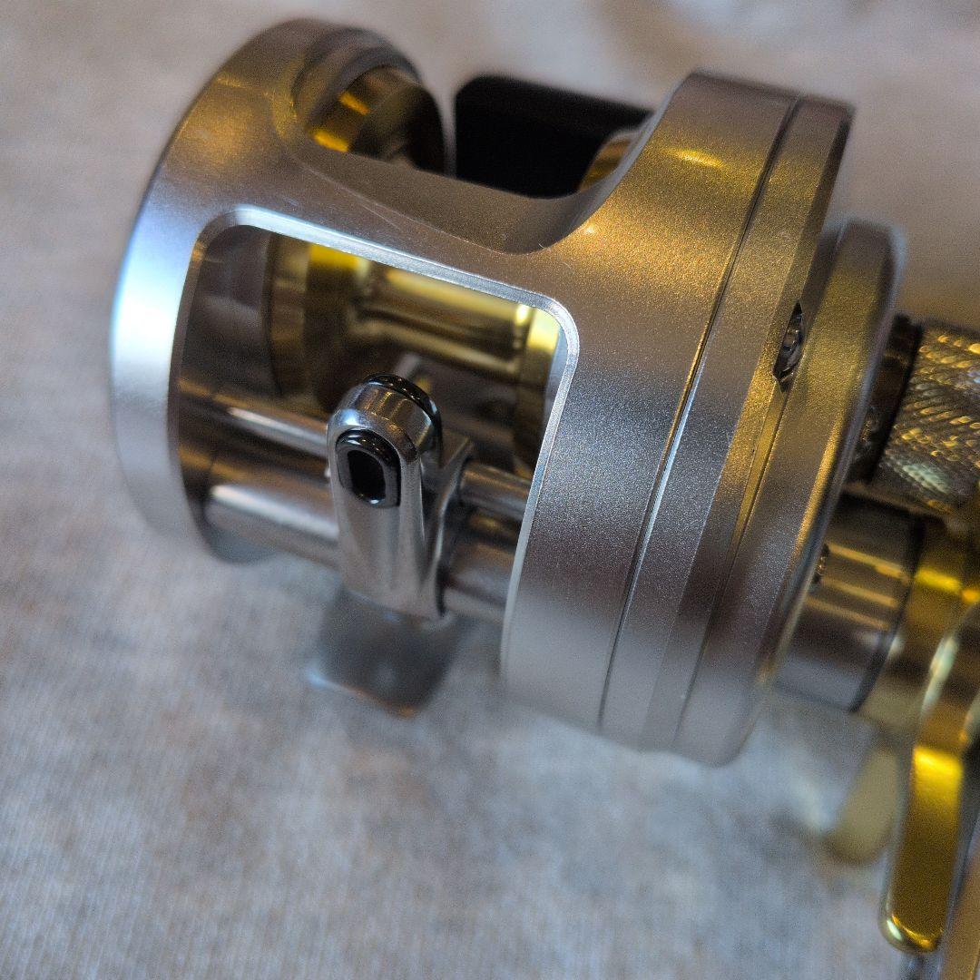 シマノ　カルカッタ　301 F スタジオオーシャン　カスタム　新品　未使用　左