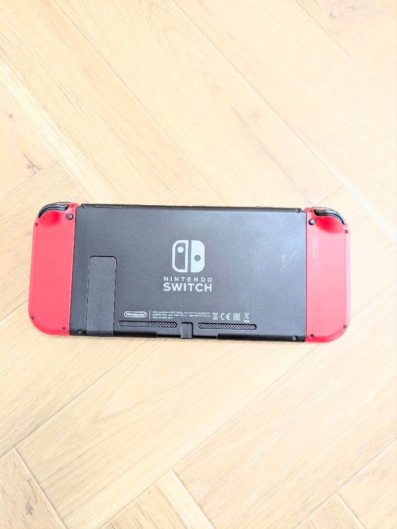 Nintendo Switch 本体 (新型)赤いジョイコン