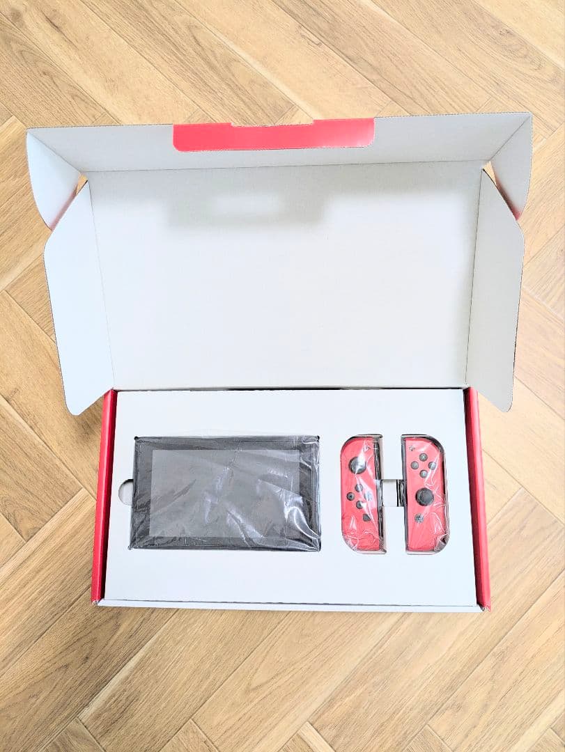 Nintendo Switch 本体 (新型)赤いジョイコン