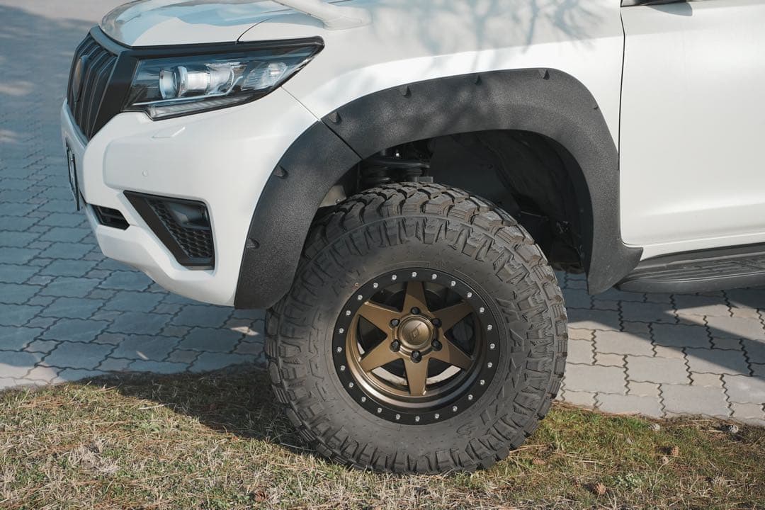 ももも ① タイヤホイールセット プラド SCS BR6 35タイヤ