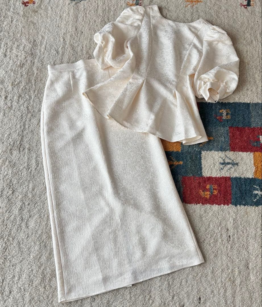 新品　etoll. フラワージャガードセットアップドレス ペプラム　スカート