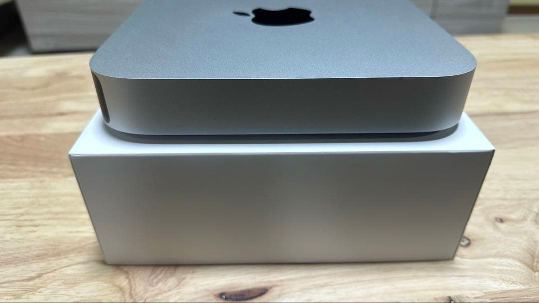ガーンMac mini M2チップ搭載/512GB SSD/8GBユニファ