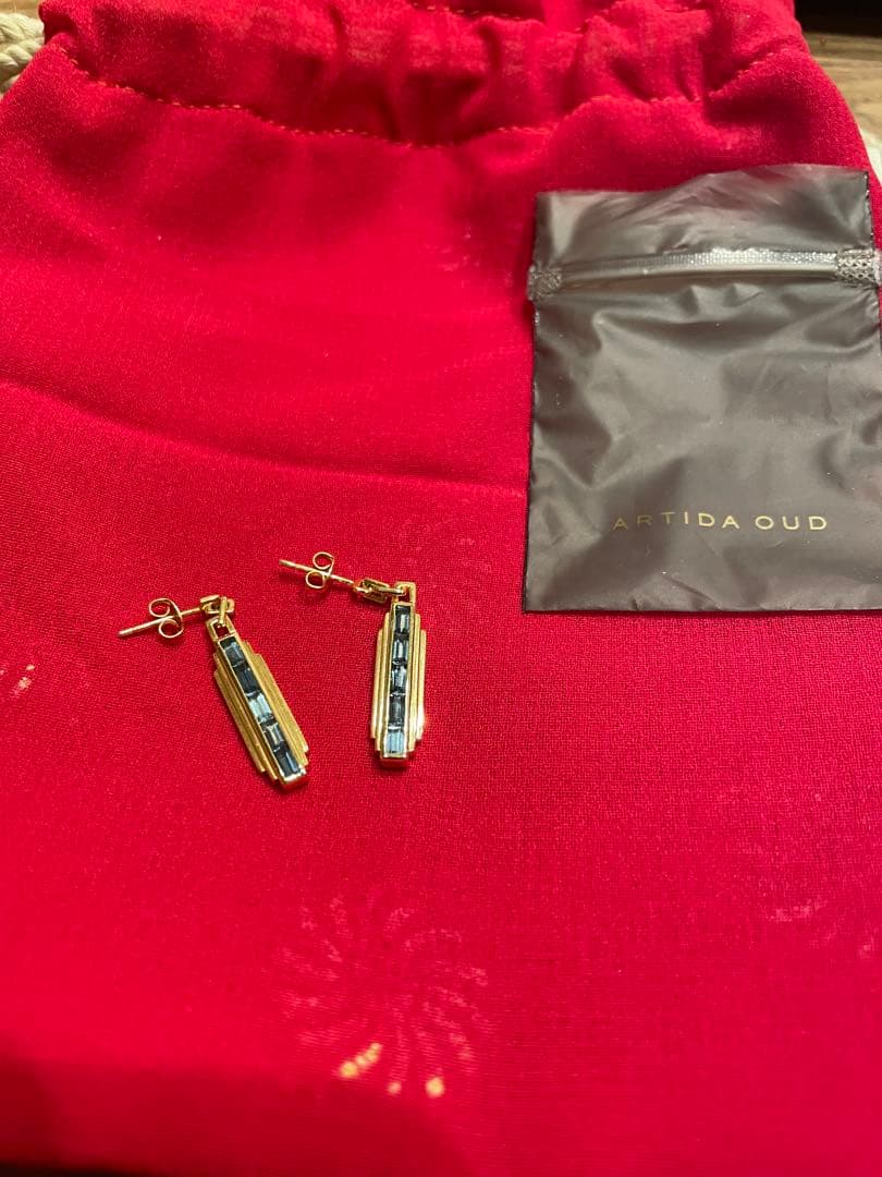 ARTIDA OUD ロングバーピアス ゴールド/ロンドンブルートパーズ