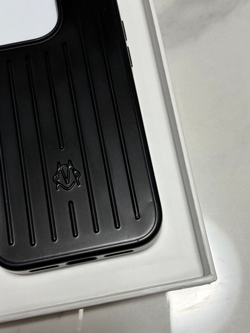 RIMOWA ブラック iPhone 15 PRO