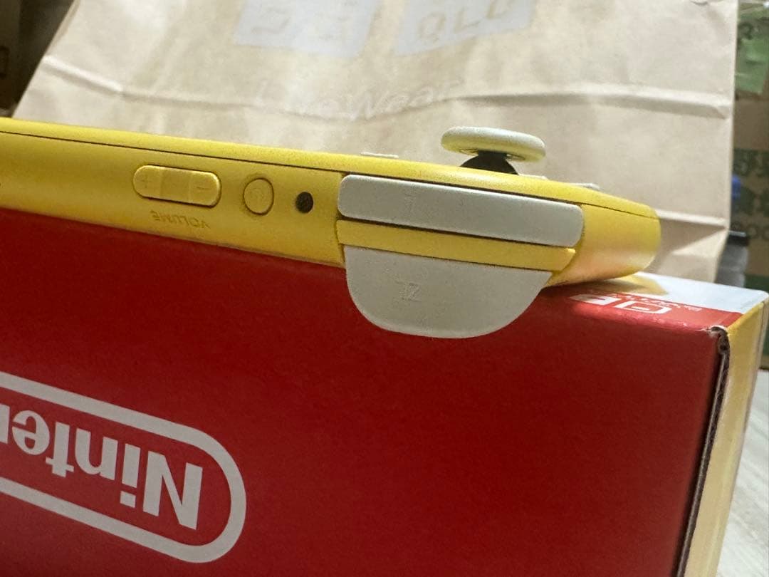 Nintendo Switchライト イエロー 本体とソフトセット